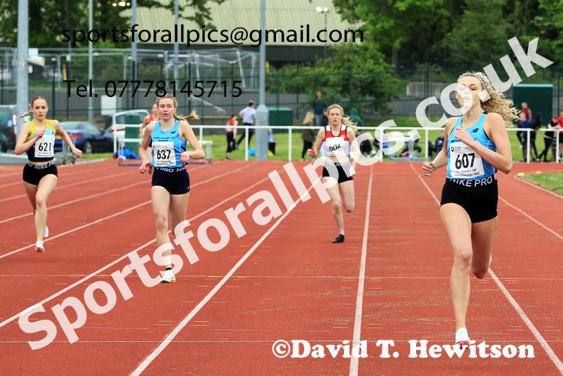 Women and Girls 400 metres, 2022 North Eastern Track and Field Champs., Middlesbrough. David T. Hewitson/Sports for All Pics